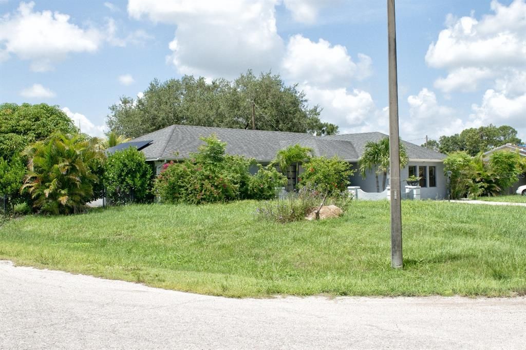 For Sale: $580,000 (3 beds, 2 baths, 1970 Square Feet)