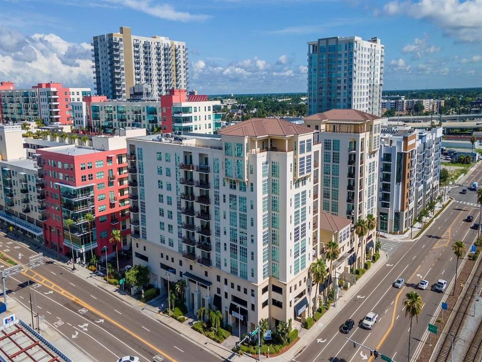 For Sale: $754,000 (2 beds, 2 baths, 1590 Square Feet)