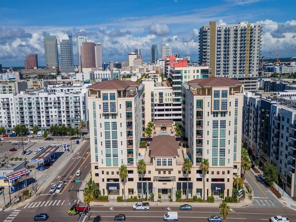 For Sale: $754,000 (2 beds, 2 baths, 1590 Square Feet)