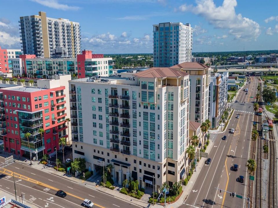 For Sale: $754,000 (2 beds, 2 baths, 1590 Square Feet)