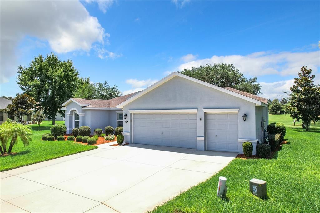 For Sale: $555,000 (3 beds, 2 baths, 2438 Square Feet)