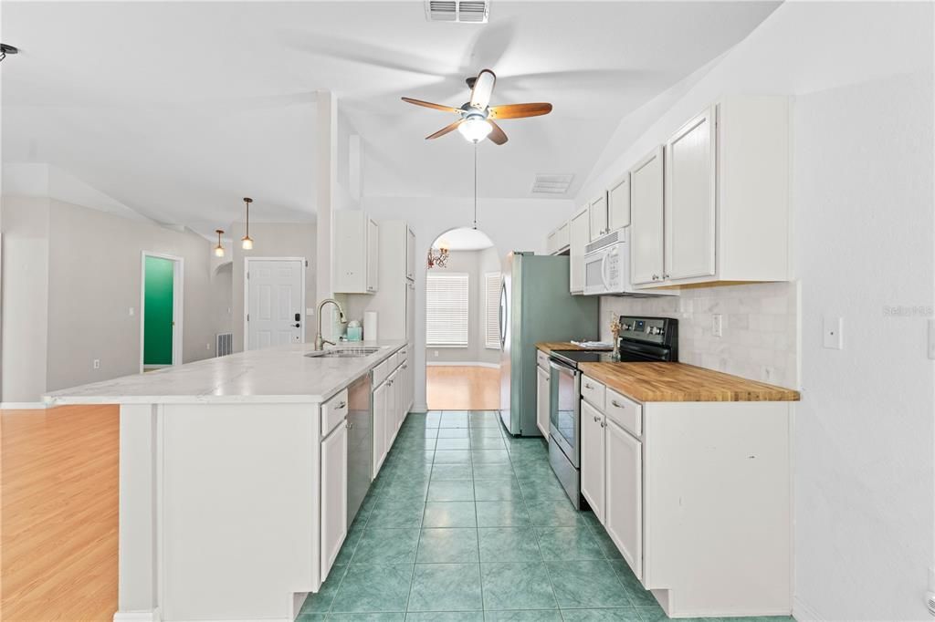 For Sale: $399,000 (3 beds, 2 baths, 1808 Square Feet)