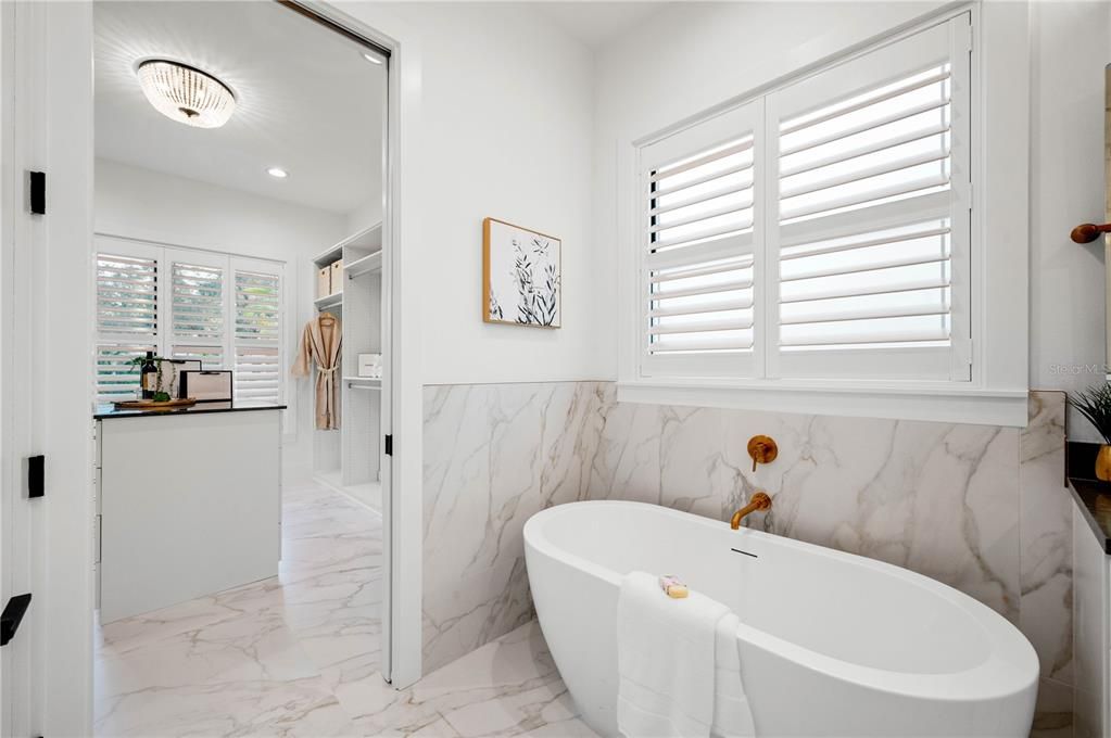 Active With Contract: $4,000,000 (4 beds, 4 baths, 3613 Square Feet)