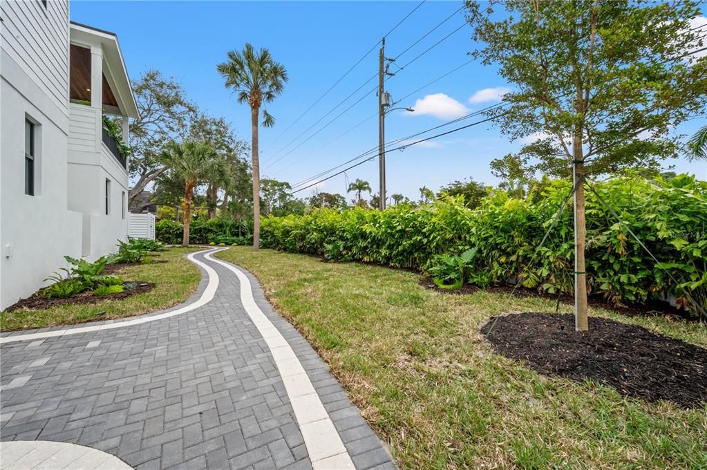 Active With Contract: $4,000,000 (4 beds, 4 baths, 3613 Square Feet)