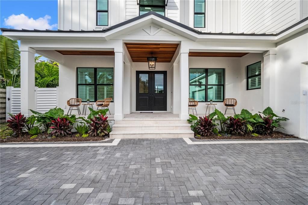 Active With Contract: $4,000,000 (4 beds, 4 baths, 3613 Square Feet)