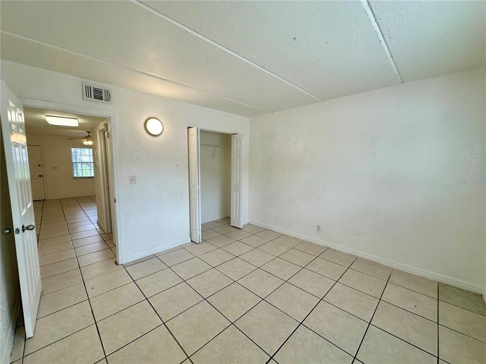 For Rent: $1,400 (2 beds, 1 baths, 825 Square Feet)