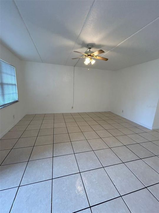 For Rent: $1,400 (2 beds, 1 baths, 825 Square Feet)