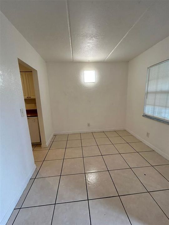 For Rent: $1,400 (2 beds, 1 baths, 825 Square Feet)