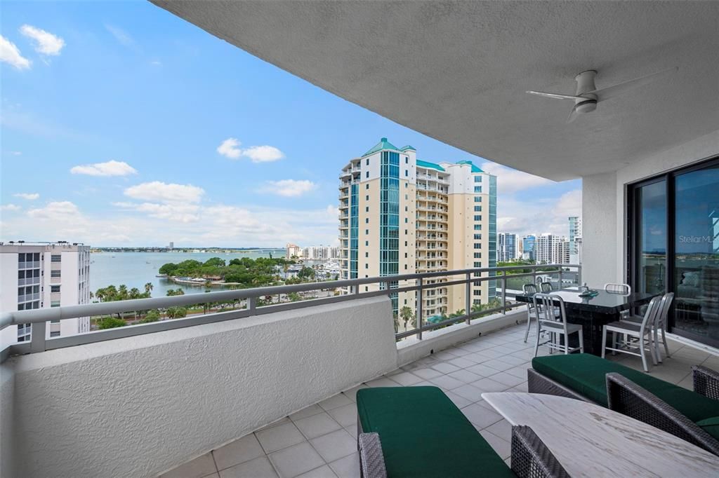 Active With Contract: $3,275,000 (3 beds, 3 baths, 2975 Square Feet)