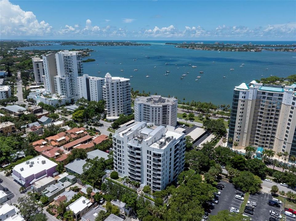 Active With Contract: $3,275,000 (3 beds, 3 baths, 2975 Square Feet)