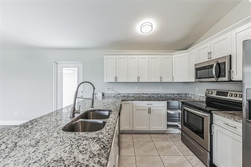 For Sale: $299,900 (3 beds, 2 baths, 1272 Square Feet)