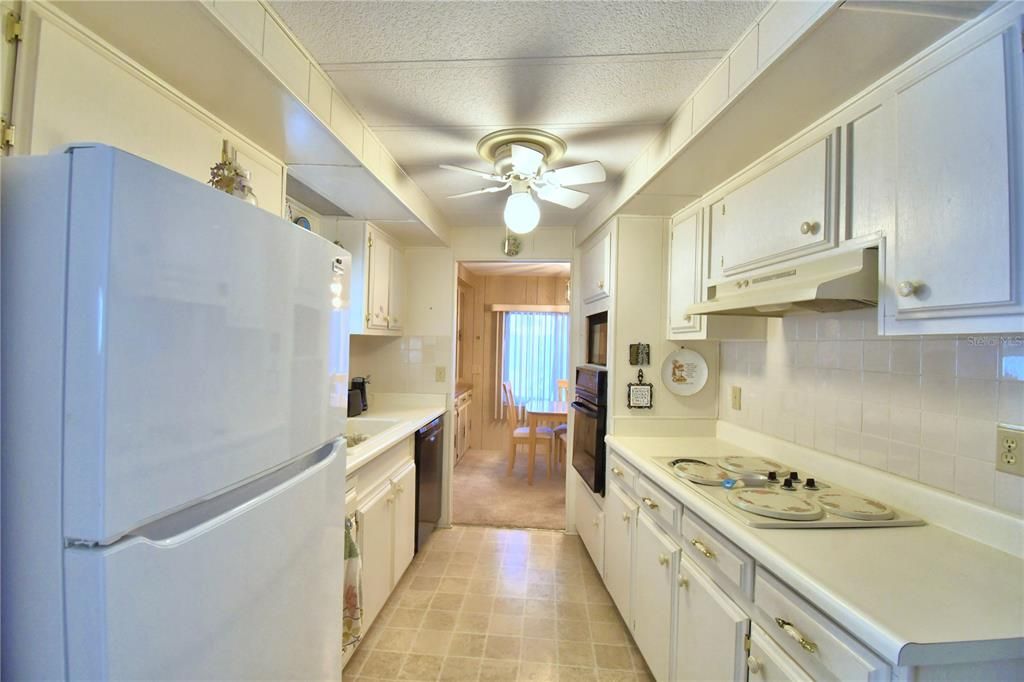 For Sale: $125,000 (2 beds, 2 baths, 960 Square Feet)