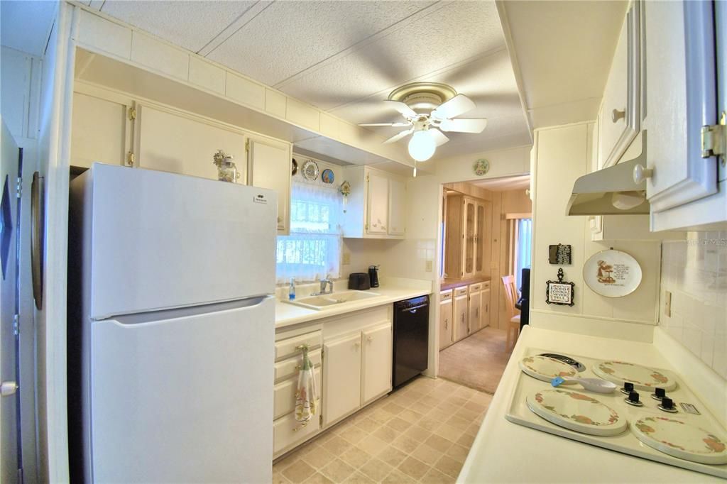 For Sale: $125,000 (2 beds, 2 baths, 960 Square Feet)