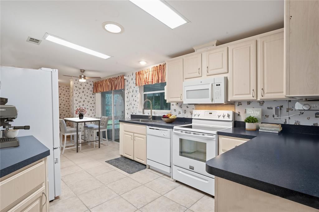 Active With Contract: $239,999 (3 beds, 2 baths, 1860 Square Feet)