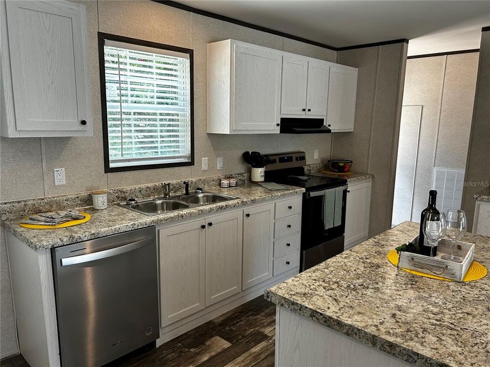 For Sale: $239,900 (4 beds, 2 baths, 1493 Square Feet)