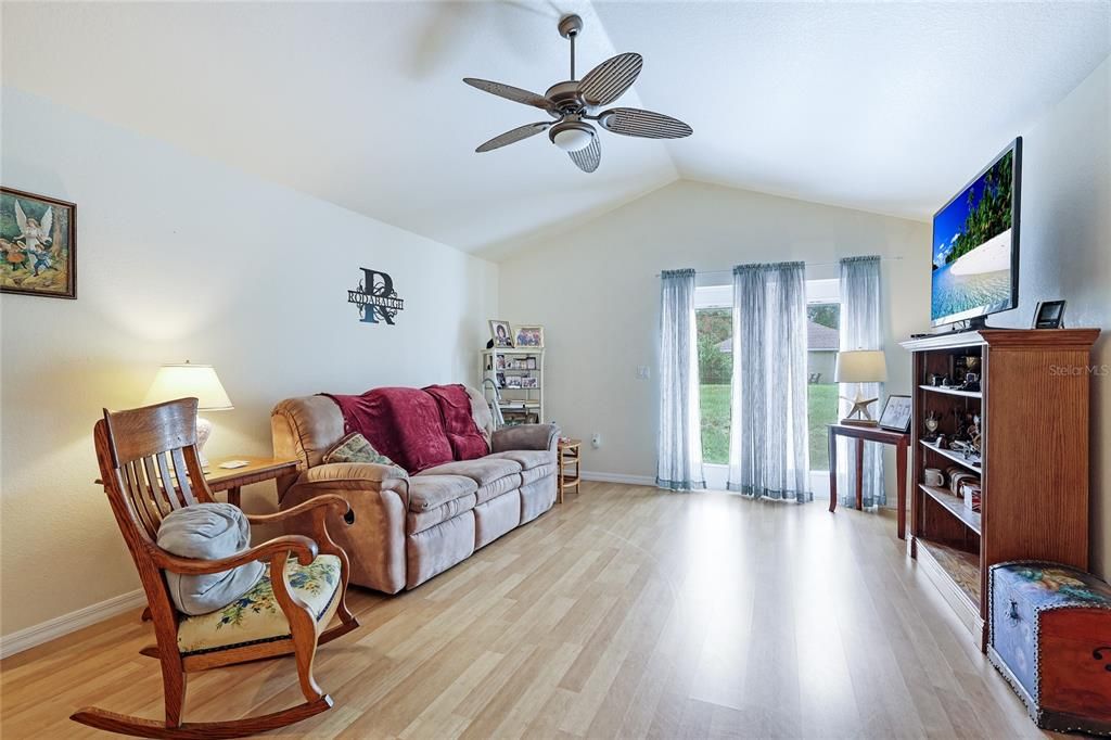 For Sale: $340,000 (3 beds, 2 baths, 1162 Square Feet)