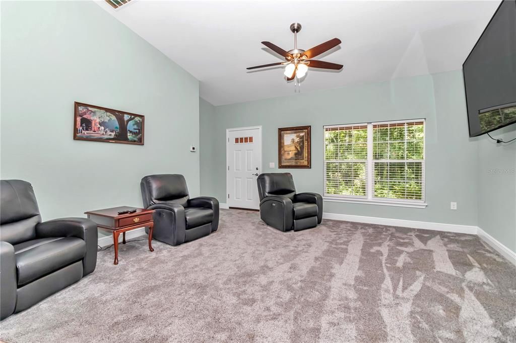 For Sale: $399,900 (3 beds, 2 baths, 1491 Square Feet)