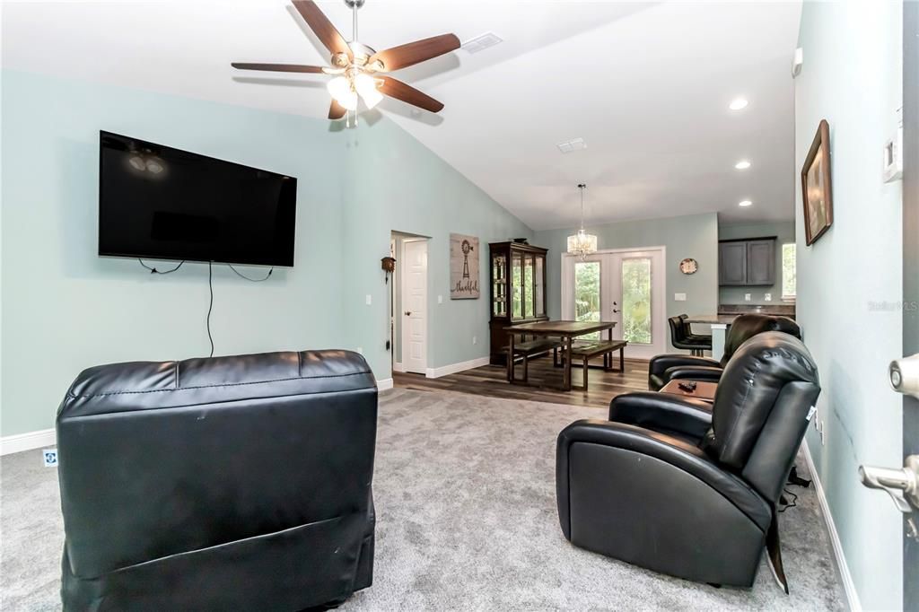 For Sale: $399,900 (3 beds, 2 baths, 1491 Square Feet)