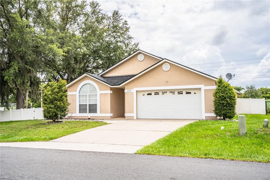 Vendido Recientemente: $319,900 (4 camas, 2 baños, 1645 Pies cuadrados)