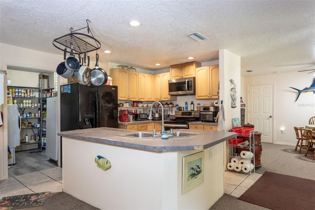 For Sale: $359,900 (3 beds, 2 baths, 1744 Square Feet)