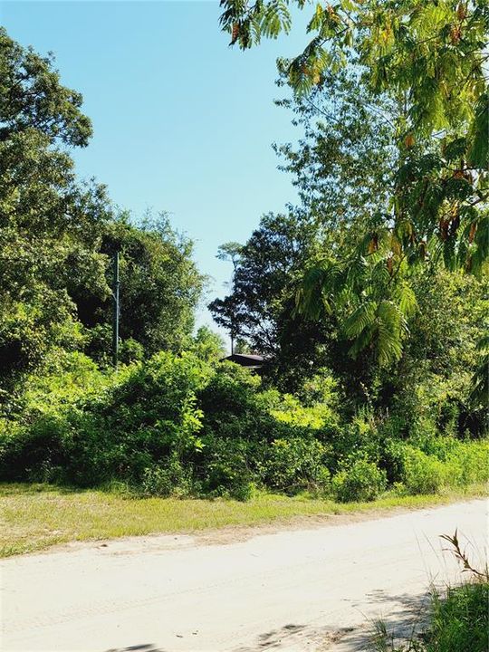 En Venta: $42,000 (0.90 acres)