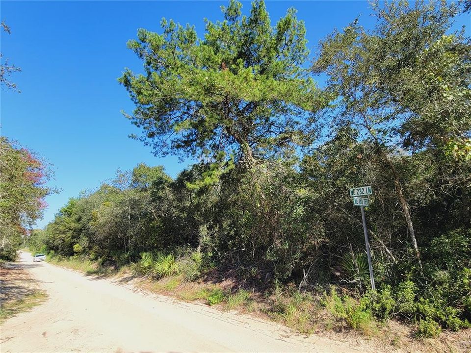 En Venta: $42,000 (0.90 acres)