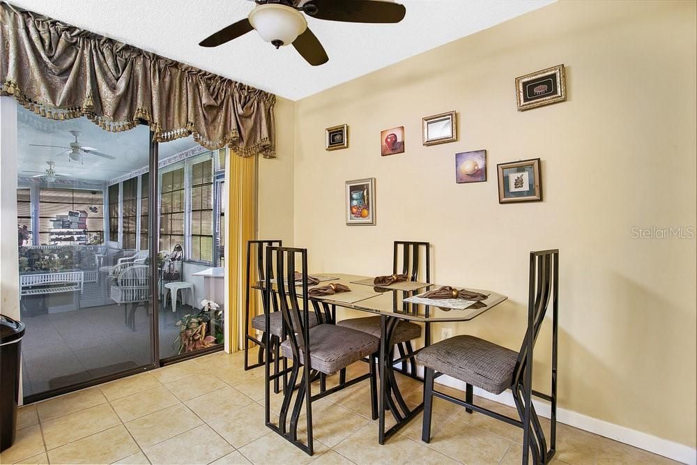 Nice view of the enclosed "Lanai/Sunroom"!