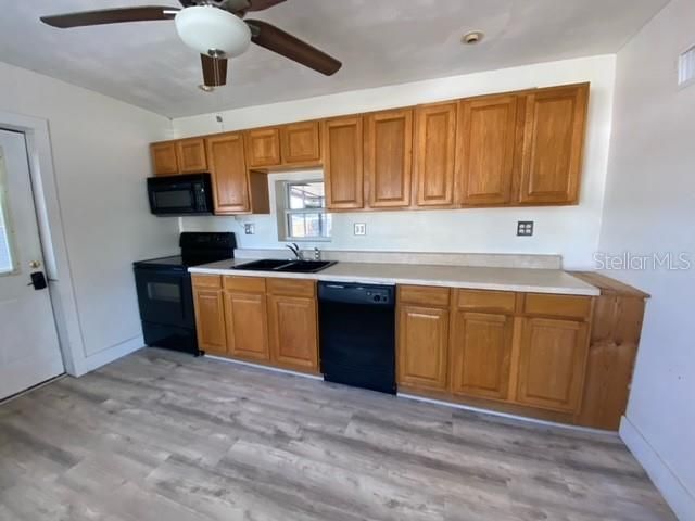 For Sale: $319,000 (2 beds, 1 baths, 858 Square Feet)