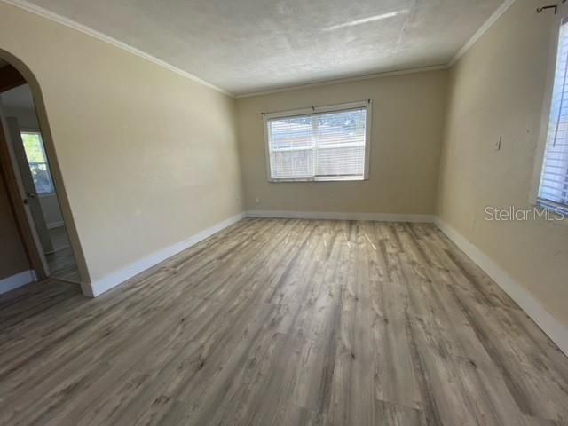 For Sale: $319,000 (2 beds, 1 baths, 858 Square Feet)