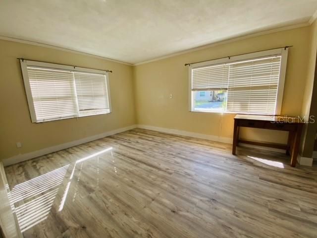 For Sale: $319,000 (2 beds, 1 baths, 858 Square Feet)