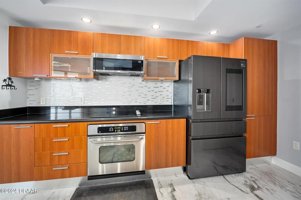 For Sale: $359,000 (2 beds, 2 baths, 1660 Square Feet)