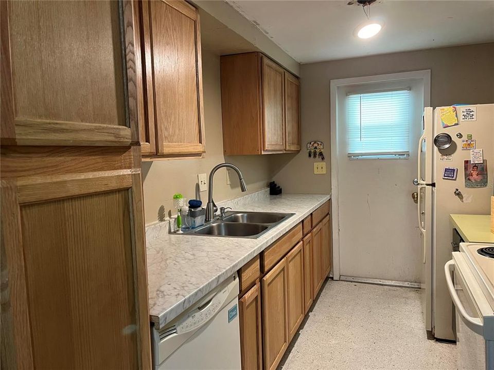 Vendido Recientemente: $169,900 (2 camas, 2 baños, 914 Pies cuadrados)