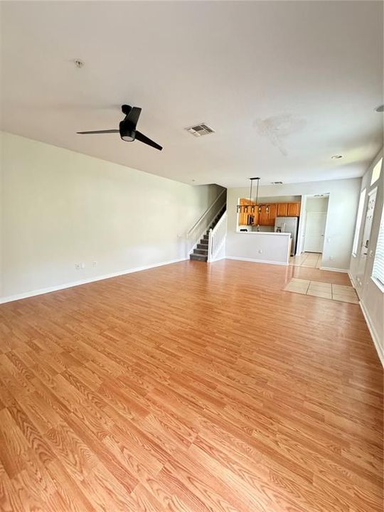 Active With Contract: $2,600 (3 beds, 2 baths, 1668 Square Feet)