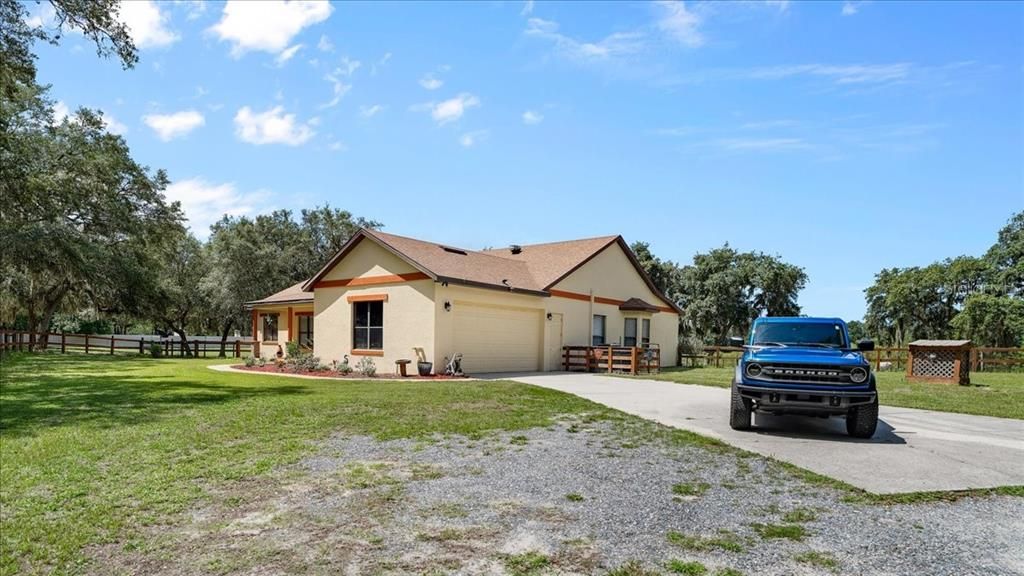 Active With Contract: $875,000 (4 beds, 2 baths, 2846 Square Feet)