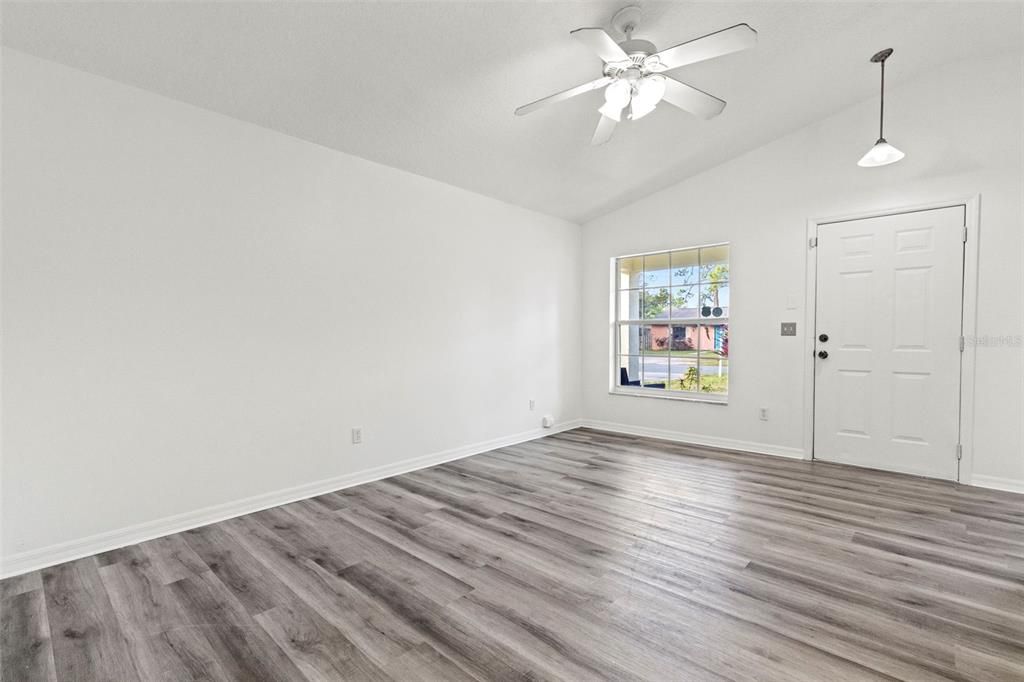 Active With Contract: $229,000 (3 beds, 2 baths, 1098 Square Feet)