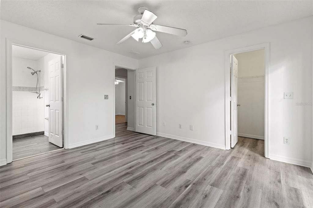 Active With Contract: $229,000 (3 beds, 2 baths, 1098 Square Feet)