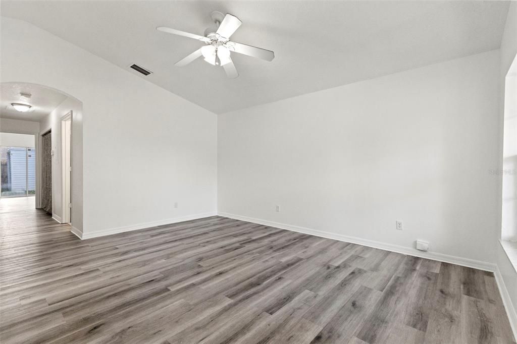 Active With Contract: $229,000 (3 beds, 2 baths, 1098 Square Feet)