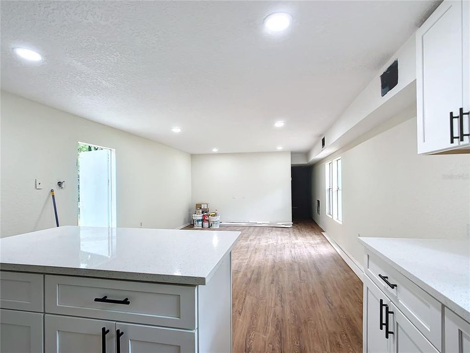 For Sale: $225,000 (2 beds, 1 baths, 840 Square Feet)