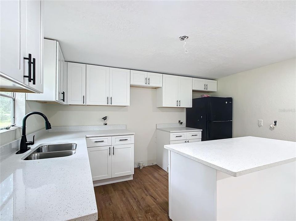 For Sale: $225,000 (2 beds, 1 baths, 840 Square Feet)