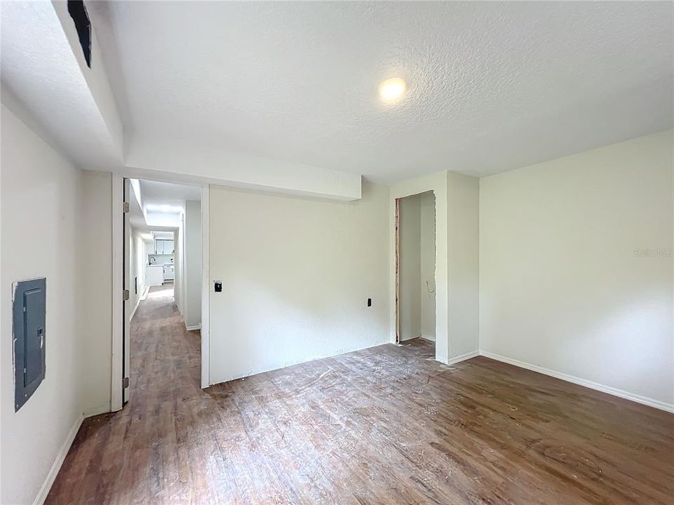 For Sale: $225,000 (2 beds, 1 baths, 840 Square Feet)