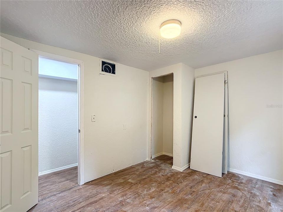 For Sale: $225,000 (2 beds, 1 baths, 840 Square Feet)