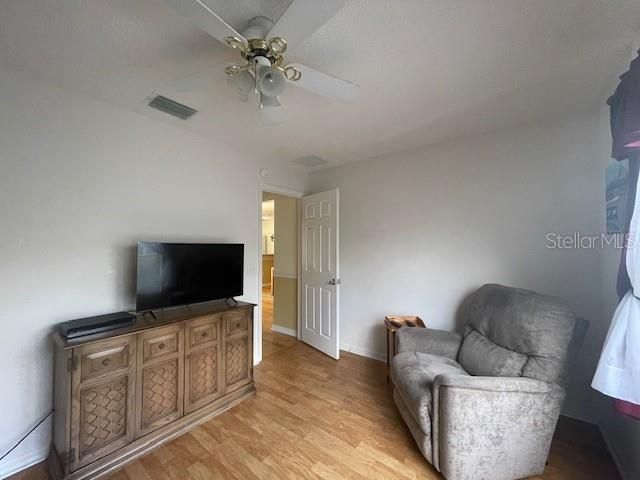 For Rent: $2,100 (2 beds, 2 baths, 1240 Square Feet)