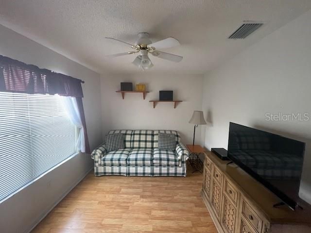 For Rent: $2,100 (2 beds, 2 baths, 1240 Square Feet)