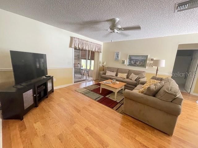 For Rent: $2,100 (2 beds, 2 baths, 1240 Square Feet)