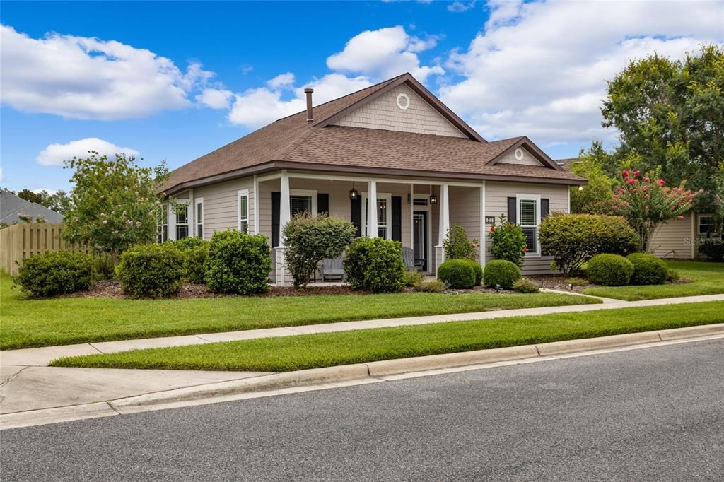 Active With Contract: $395,000 (3 beds, 2 baths, 1600 Square Feet)