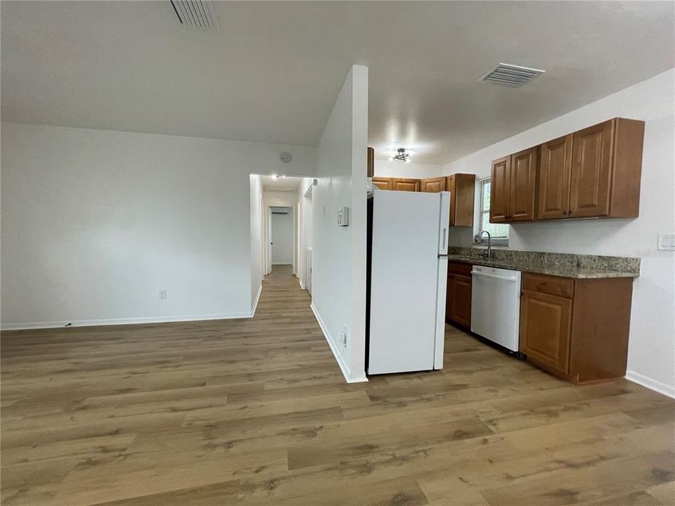 For Rent: $1,650 (3 beds, 1 baths, 924 Square Feet)