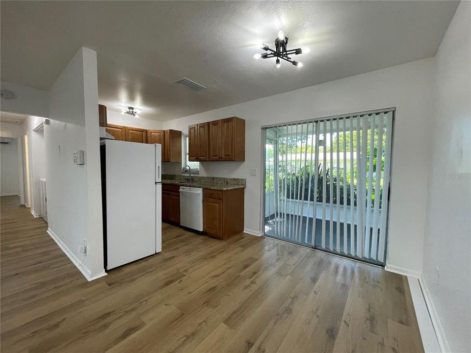 For Rent: $1,650 (3 beds, 1 baths, 924 Square Feet)