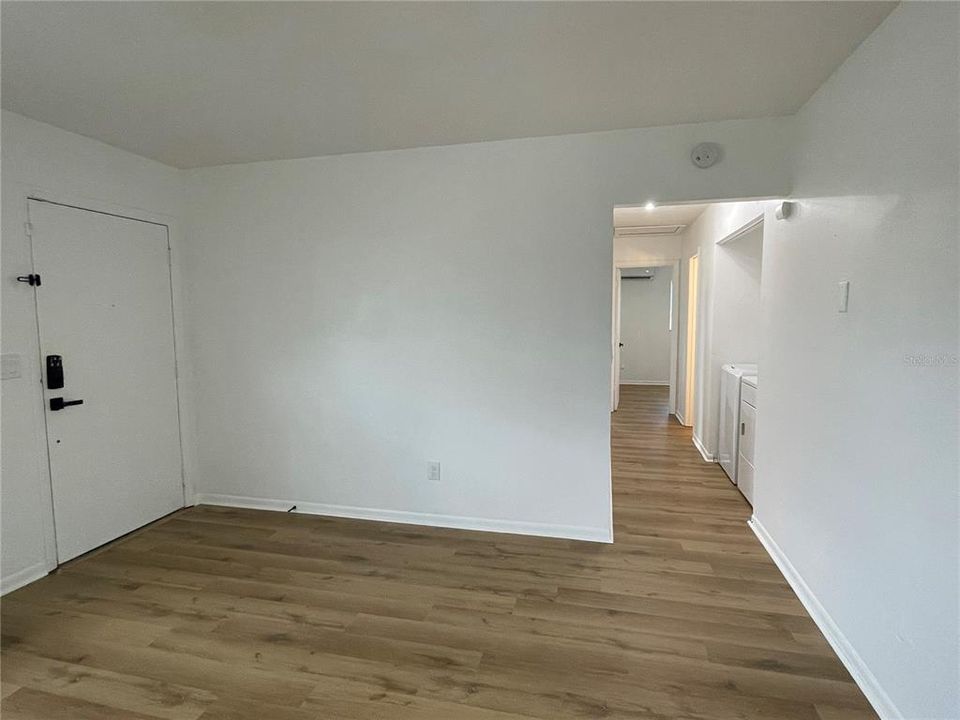 For Rent: $1,650 (3 beds, 1 baths, 924 Square Feet)