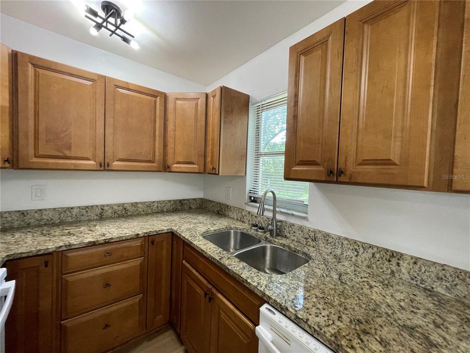 For Rent: $1,650 (3 beds, 1 baths, 924 Square Feet)