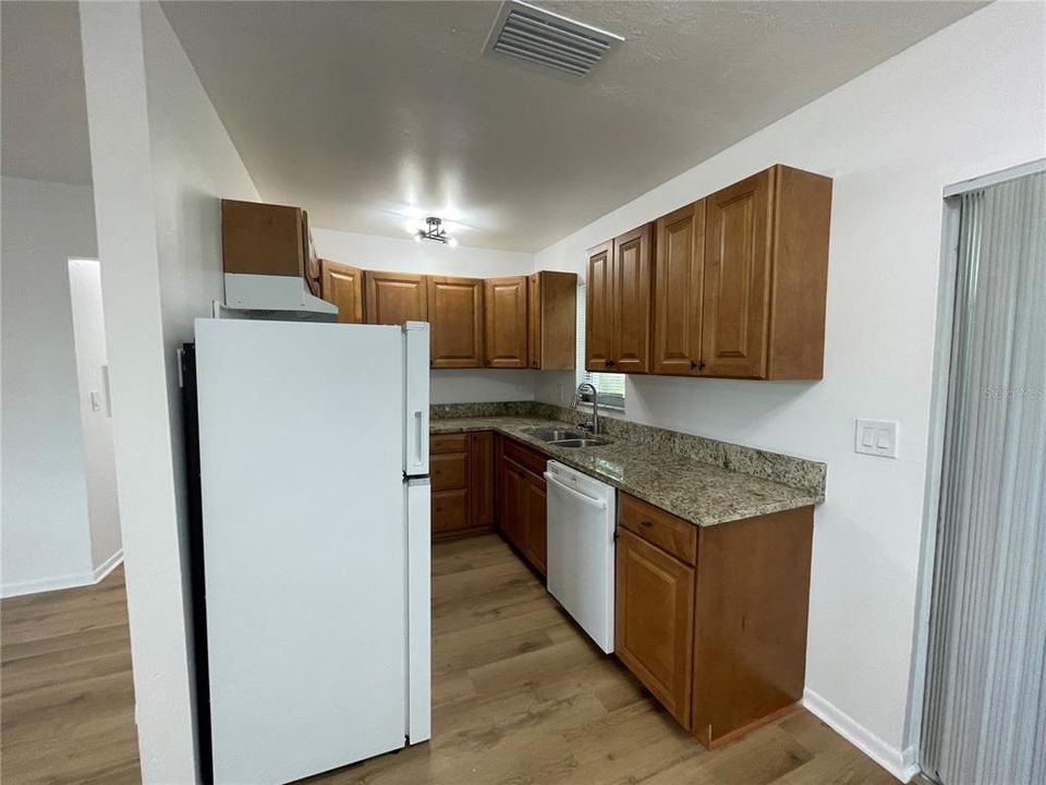 For Rent: $1,650 (3 beds, 1 baths, 924 Square Feet)